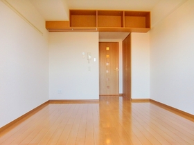 Living and room. There is Tsuridana at the top of the room.