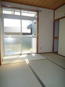 Living and room. There is also a Japanese-style room! ! !