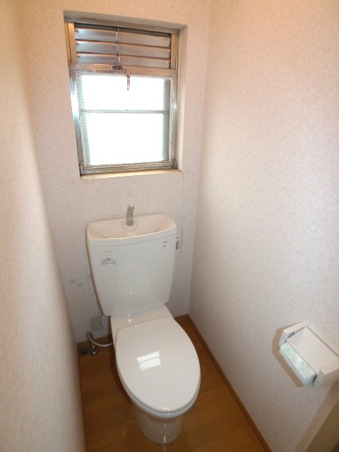 Toilet. Effortlessly ventilation if there is a window