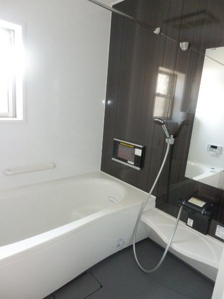 Bathroom. Local (July 2013) Shooting