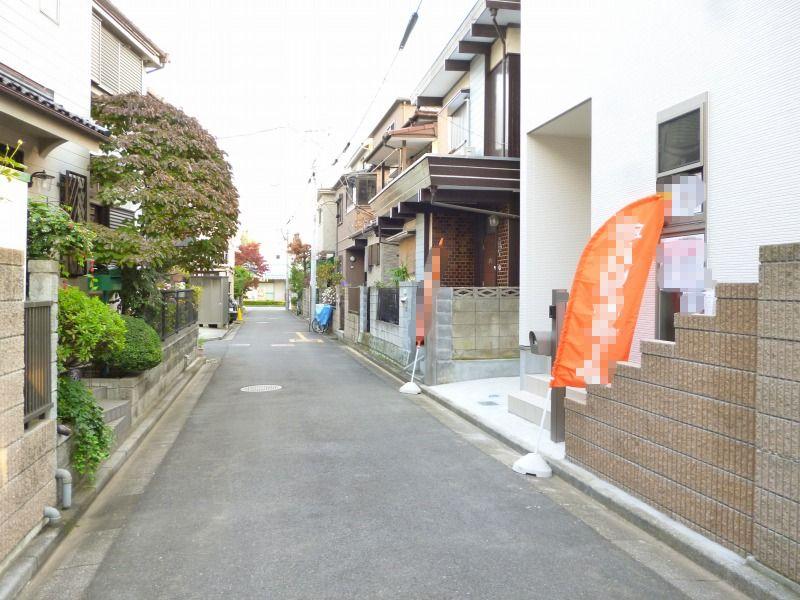 Local photos, including front road. Local (11 May 2013) Shooting