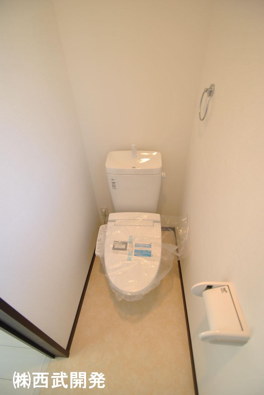 Toilet. Indoor (10 May 2013) Shooting Second floor