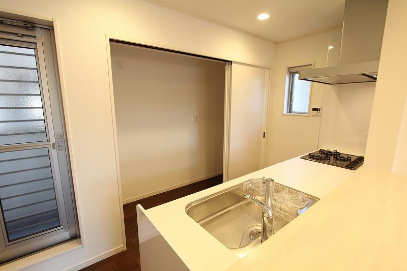 Same specifications photo (kitchen)