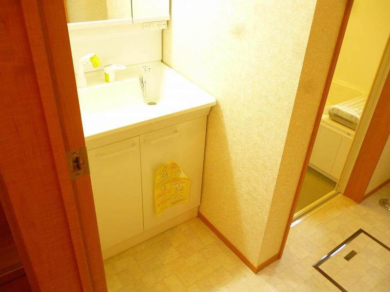 Wash basin, toilet. 4 Building Wash ・ Dressing room