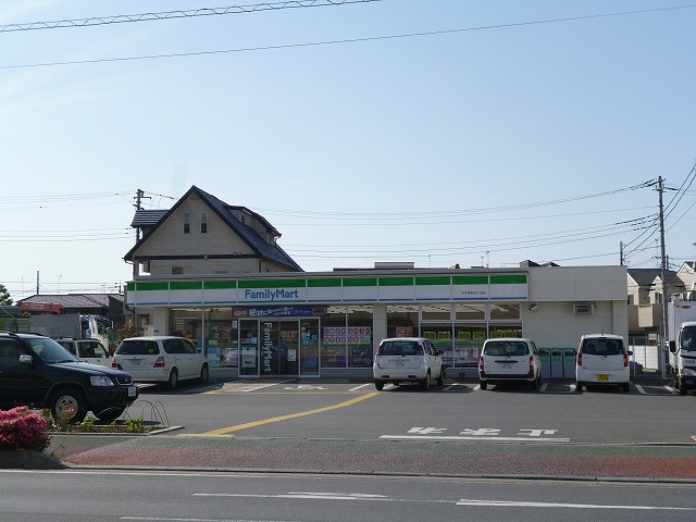 Convenience store. 352m to Family Mart (convenience store)
