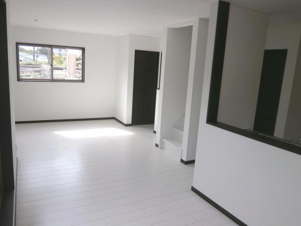 Living. 19.4 Pledge of spacious LDK. ventilation ・ 3 face lighting glad to daylight: 2013 October