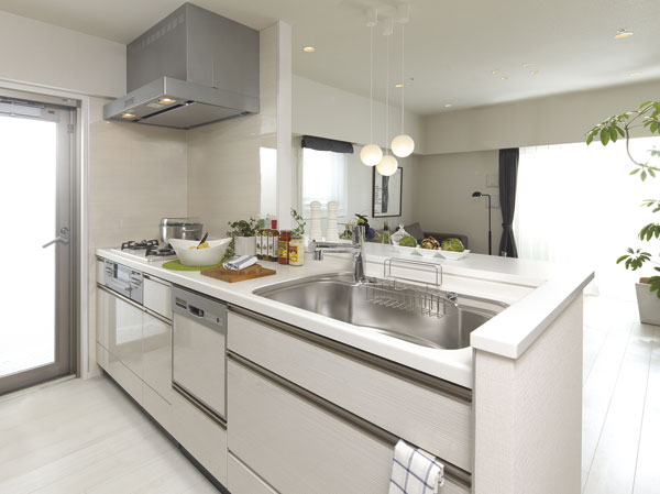 Kitchen.  [kitchen] Adopt the artificial marble floating luxury in the counter top in the kitchen. It can also comfortably daily care is excellent in durability.  ※ Indoor photo of the web is model room E2 type. Some, including the option specification (paid ・ Application deadline Yes)