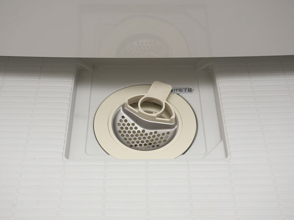 Bathing-wash room.  [Swish swish and clean the drain outlet] Easily gathered hair, Discarded easy to stainless steel hair catcher. It prevents dirt with a fluorine-based special coating.