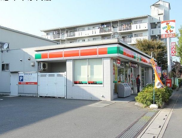 Convenience store. (Convenience store) to 155m