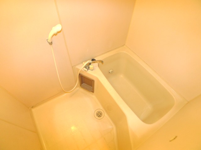 Bath. Add 炊給 hot water bath