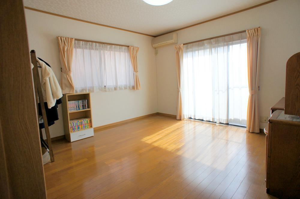 Non-living room. Western-style 8 tatami × 2 ・ Western-style 6 Pledge ・ Japanese-style room 6 quires