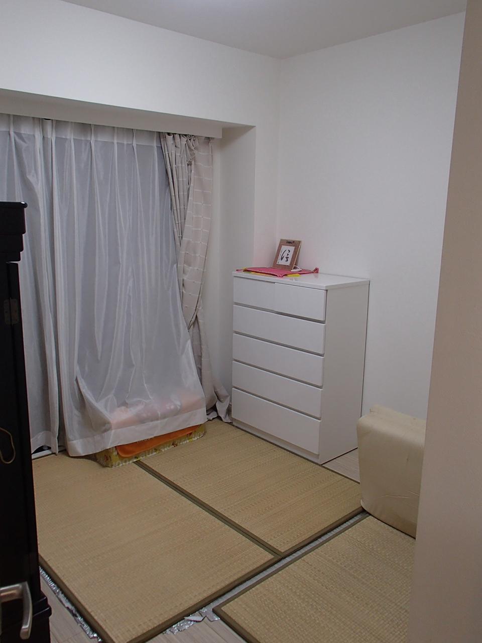 Non-living room. South Western-style