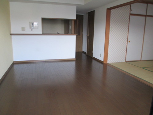 Living and room. Living (about 12.9 tatami mats)