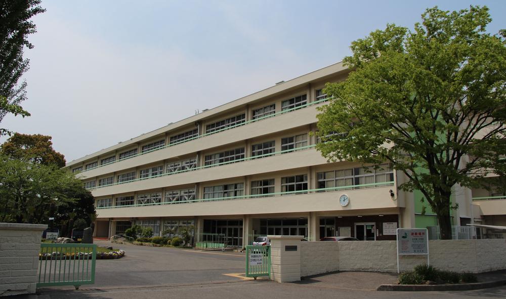 Junior high school. Shiki Municipal Shiki until junior high school 870m