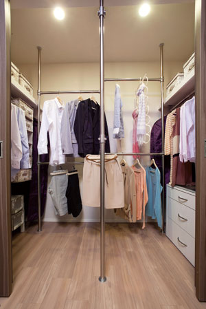 Receipt.  [Walk-in closet (Western-style 1)] Abundant storage is beautiful, Basic of orderly living space. Walk-in closet and free closet, Storeroom ・ In addition to any of MonoIri realized with all types, It is also provided for each plan, such as shoes-in closet.
