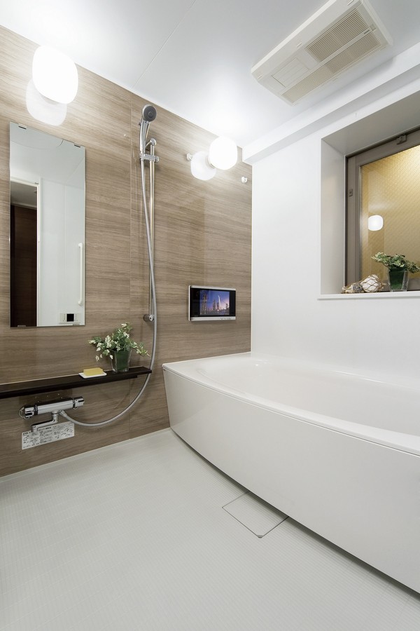 Bathroom / Room of 1.6m × 2.0m. Coupled with a feeling of opening by the window, Further deepen more bath time relaxation