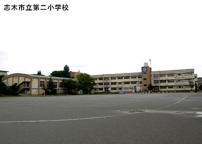 Primary school. Shiki 950m until the second elementary school