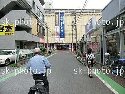 Shopping centre. Daiei Shiki Shoppers 1000m to Plaza