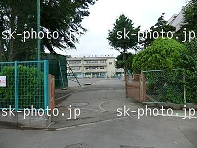 Primary school. Shiki until the third elementary school 500m