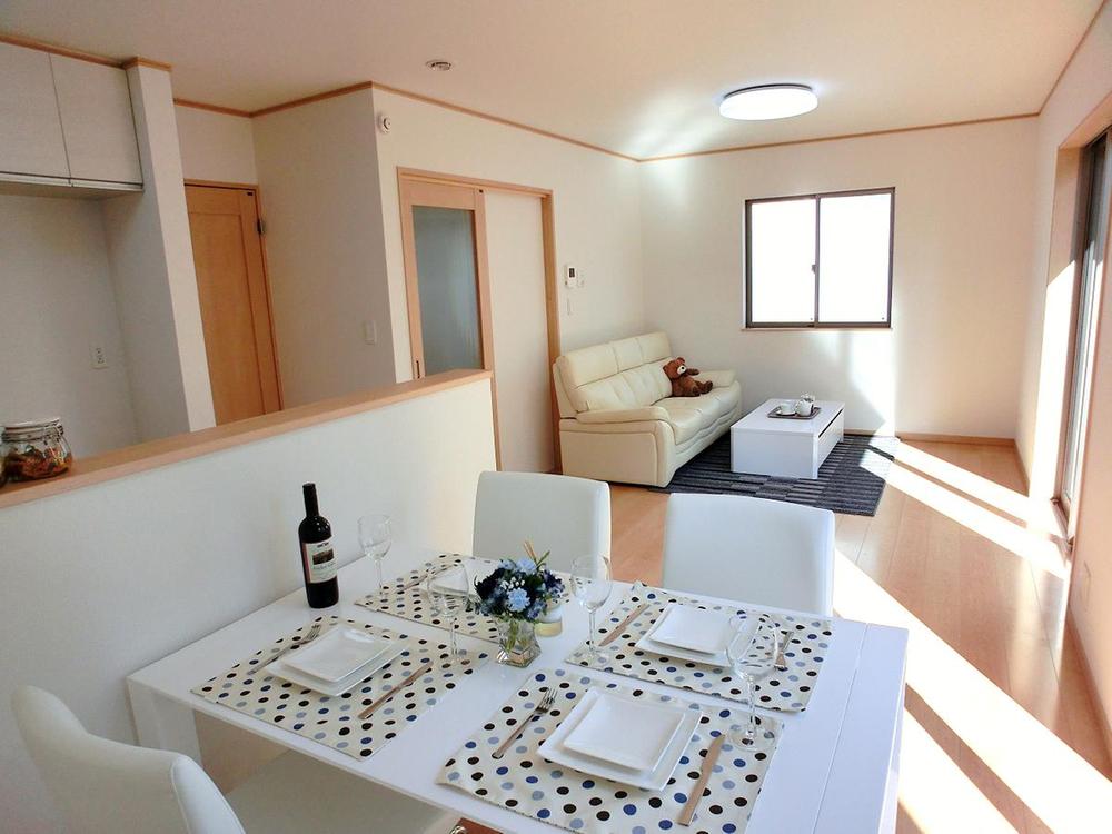 Living. Reference construction cases: Living