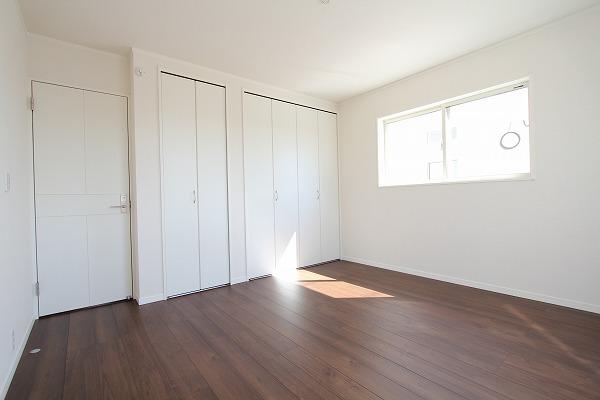 Same specifications photos (Other introspection). Same specifications Photo: Western-style