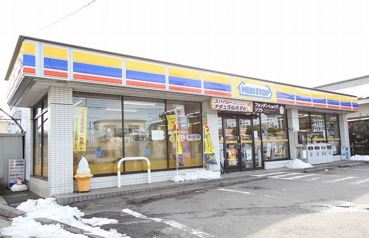 Convenience store. MINISTOP up (convenience store) 1200m