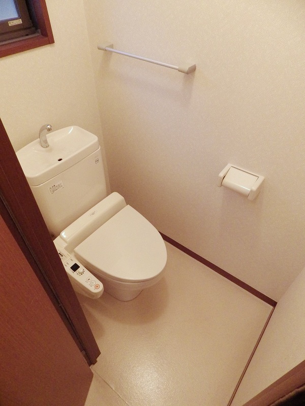 Toilet. There ventilation window ☆ 