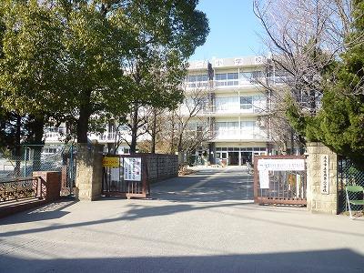 Primary school. Shiki Municipal Muneoka 732m until the second elementary school