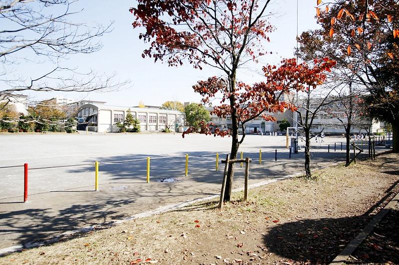 Primary school. Shiki Municipal Shiki 991m until the second elementary school