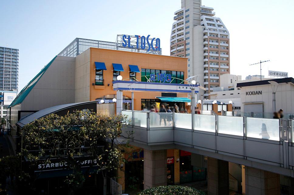 Shopping centre. ST.TOSCA be linked to Shiki Station. Bookstore and Fukuya, Shops contains, such as Doutor. 