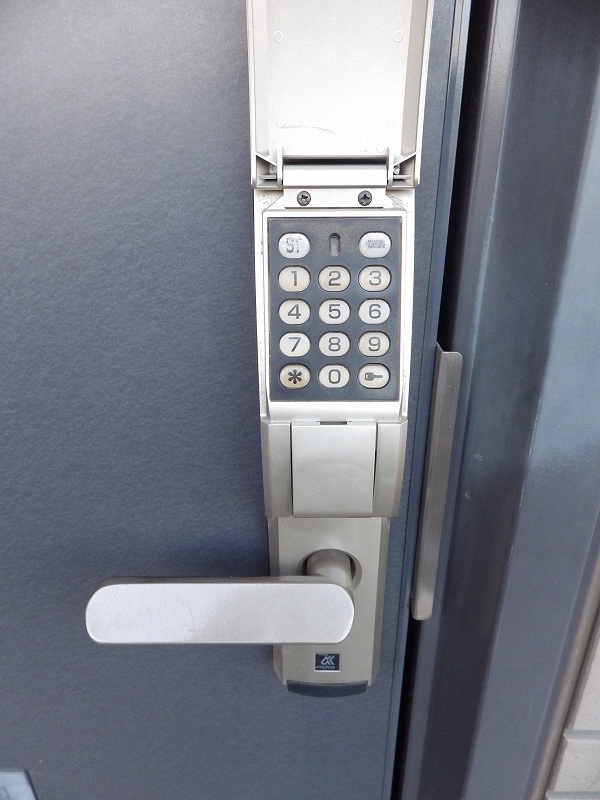 Entrance. Numeric keypad lock specification of locking is peace of mind ☆