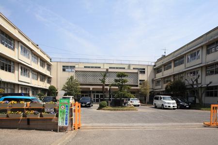 Primary school. Shiki Municipal Shiki 950m until the second elementary school