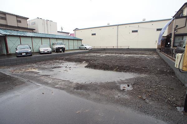 Local photos, including front road. 12 / 20 shooting Vacant lot