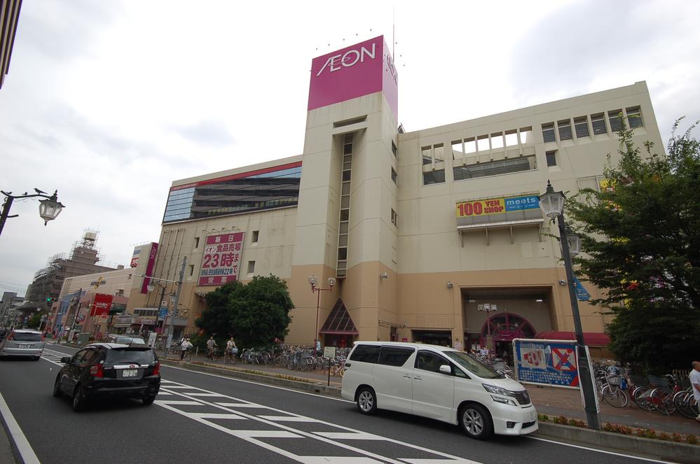 Shopping centre. 550m until ion