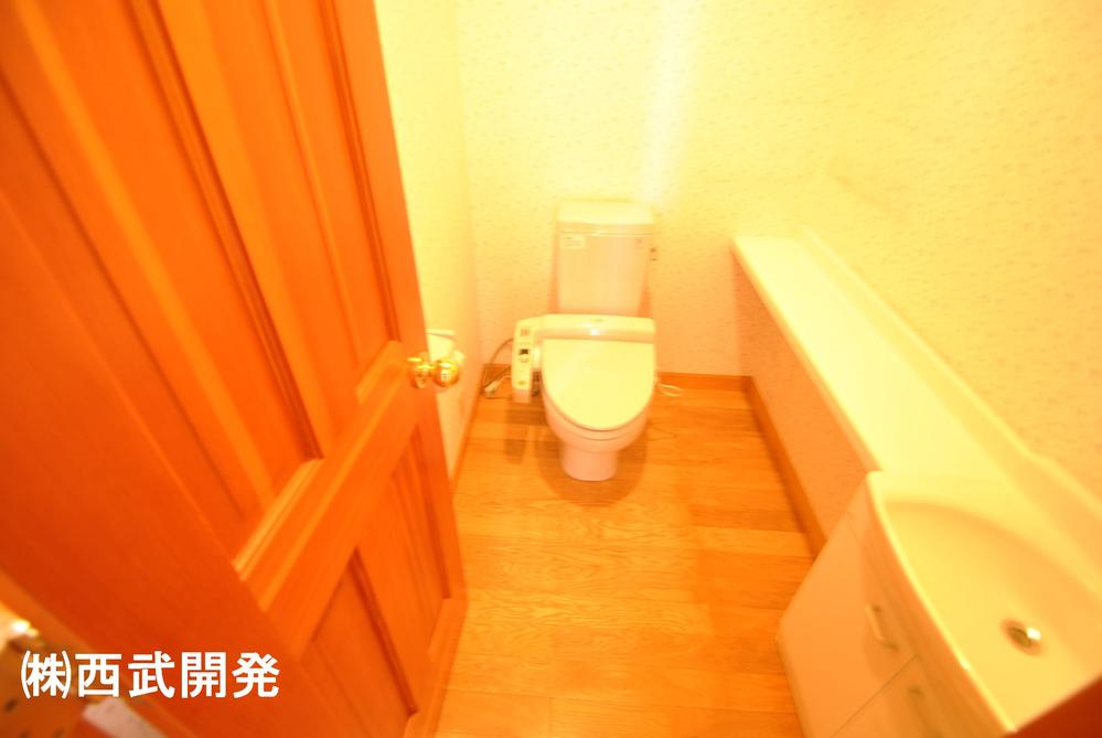 Toilet. Indoor (11 May 2013) Shooting Second floor