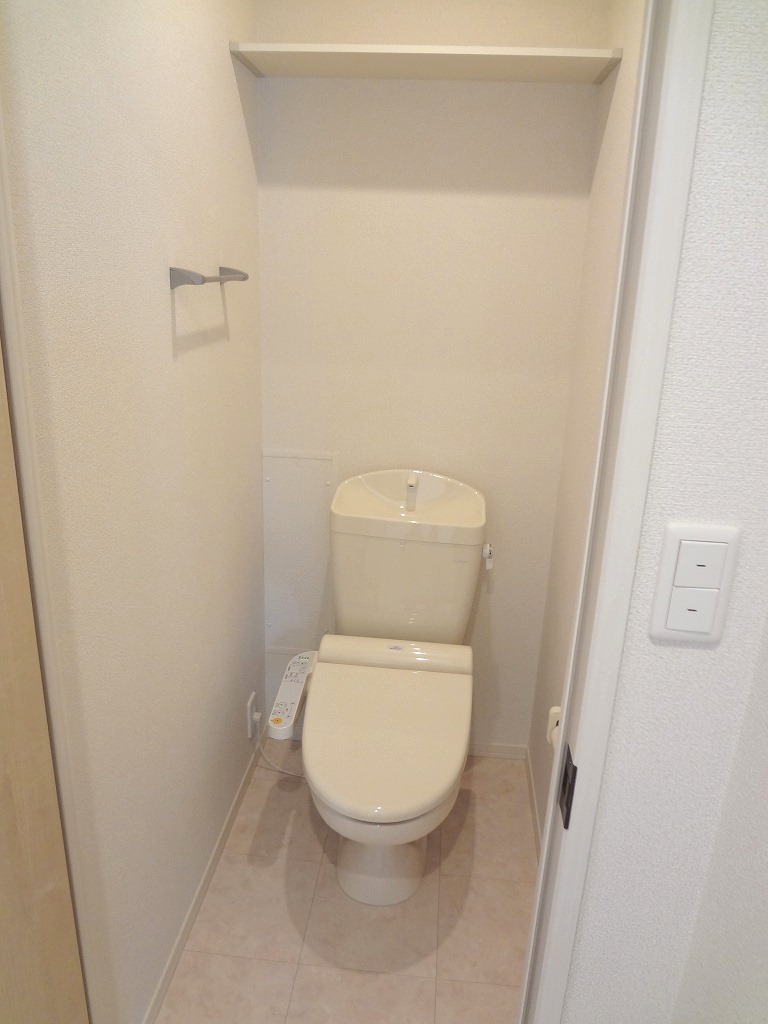 Toilet. Is a reference photograph of the same by Property Room No.