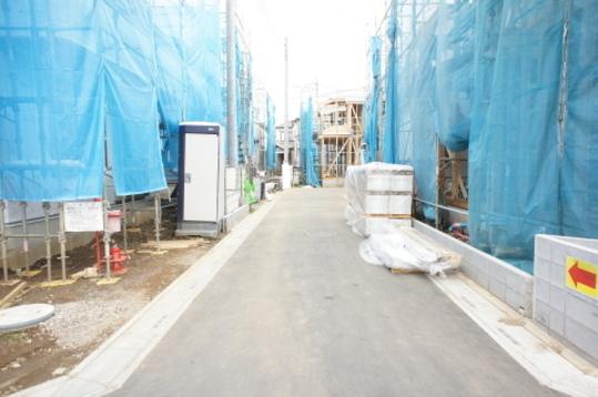 Local photos, including front road. Frontal road