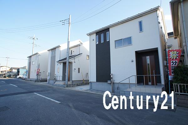 Local photos, including front road. 11 / 20 shooting