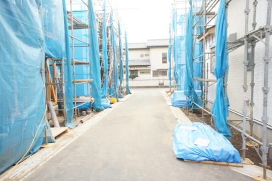 Local photos, including front road. Frontal road