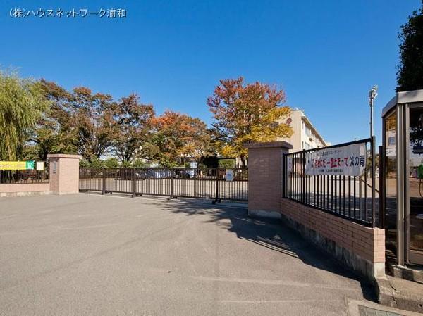 Primary school. 1000m until shiraoka Minami Elementary School