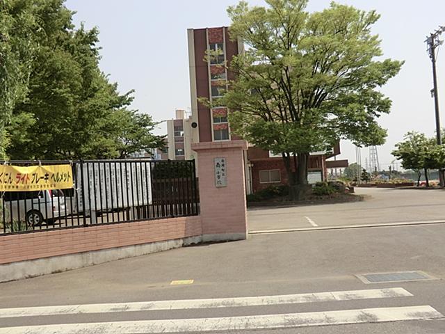 Primary school. To South Elementary School 370m