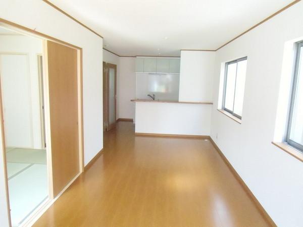 Same specifications photos (living)