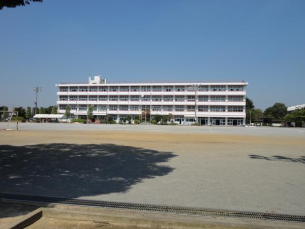 Primary school. Elementary school to 620m Nishi Elementary School