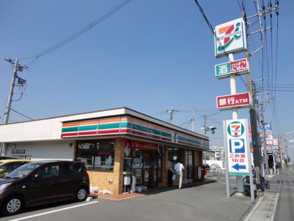 Convenience store. 300m to the convenience store Seven-Eleven