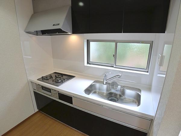 Kitchen. Bright kitchen that white was the keynote Indoor (September 2013) Shooting Building 2