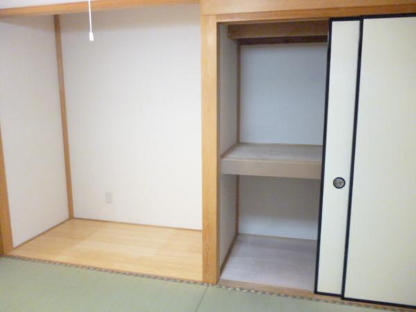 Receipt. First floor 6-mat Japanese-style storage space