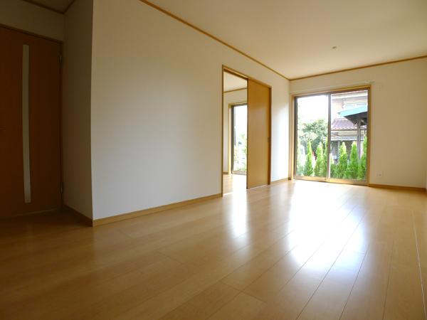 Living. Indoor (September 2013) Shooting Building 2