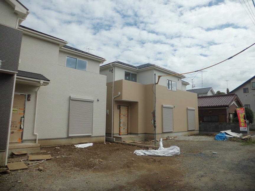 Local photos, including front road. Local (10 May 2013) Shooting