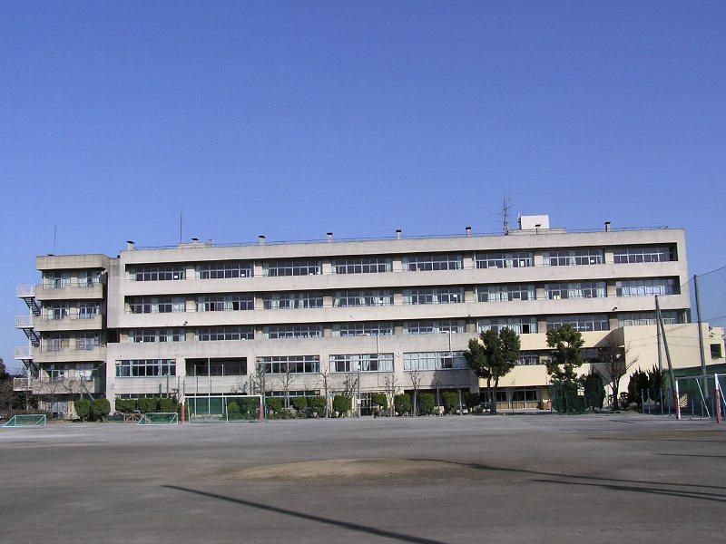 Junior high school. Soka Municipal Sezaki 800m up to junior high school