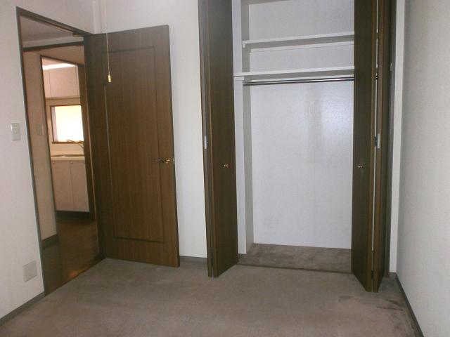 Non-living room. Indoor (11 May 2013) Shooting